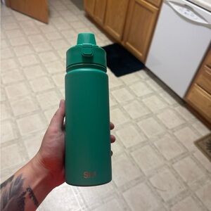 simply modern 18 oz Bottle